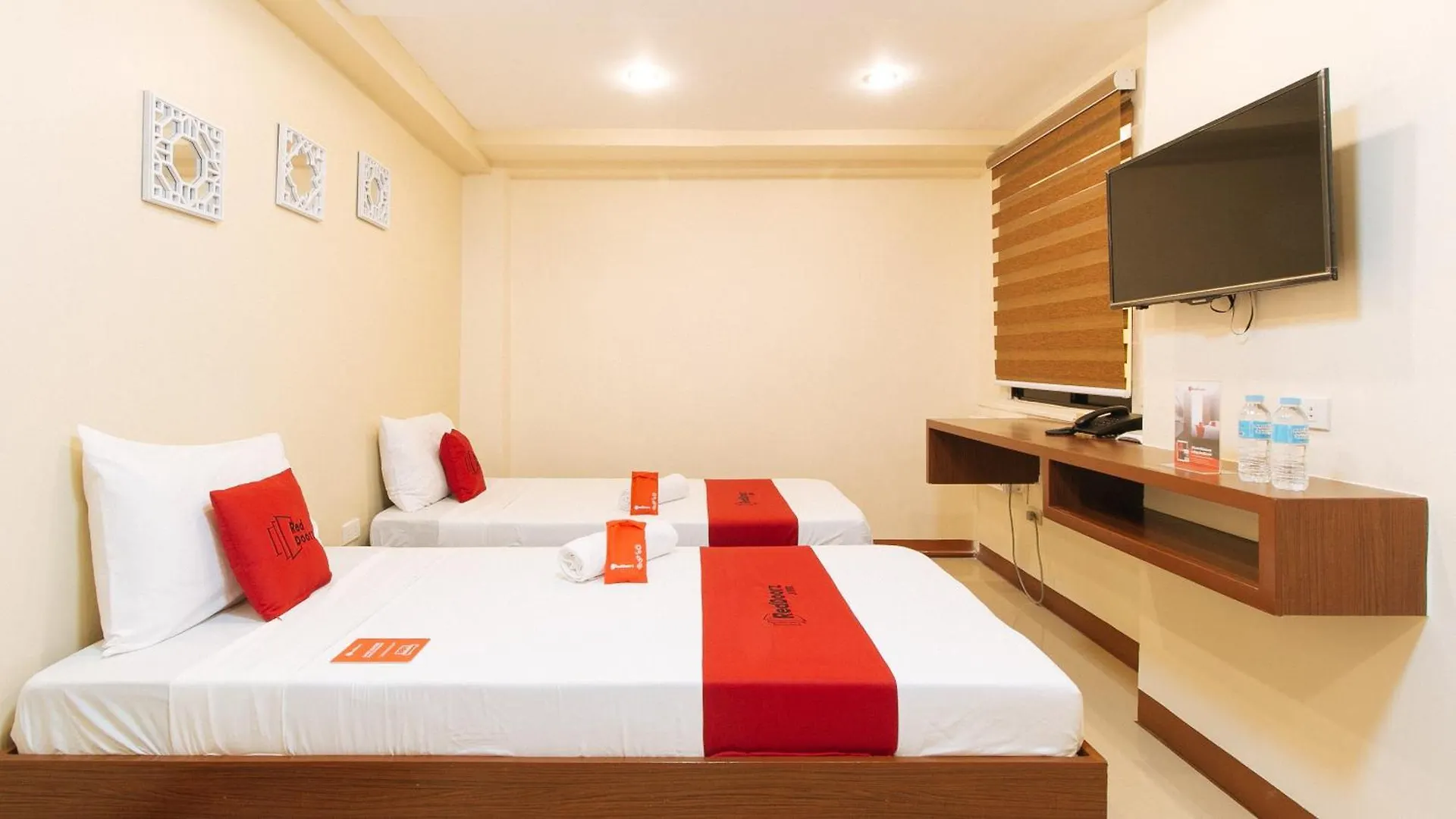 Reddoorz Plus Near Uptown Bgc Mall Тагиг Отель