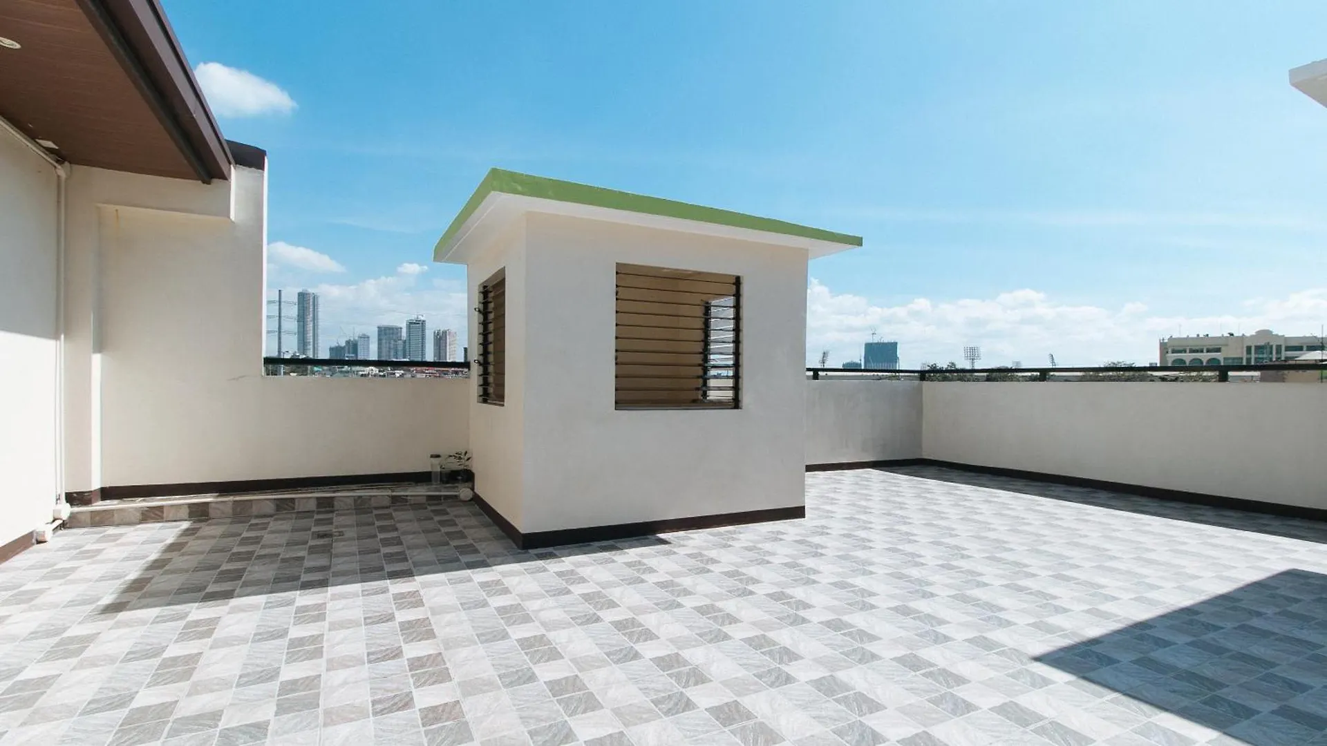Reddoorz Plus Near Uptown Bgc Mall Тагиг 3*,  Филиппины