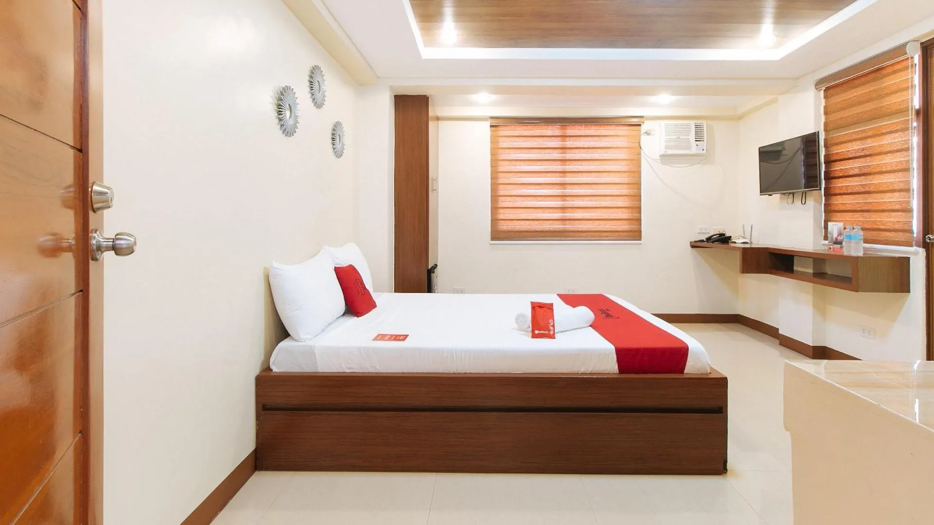 *** Отель Reddoorz Plus Near Uptown Bgc Mall Тагиг Филиппины