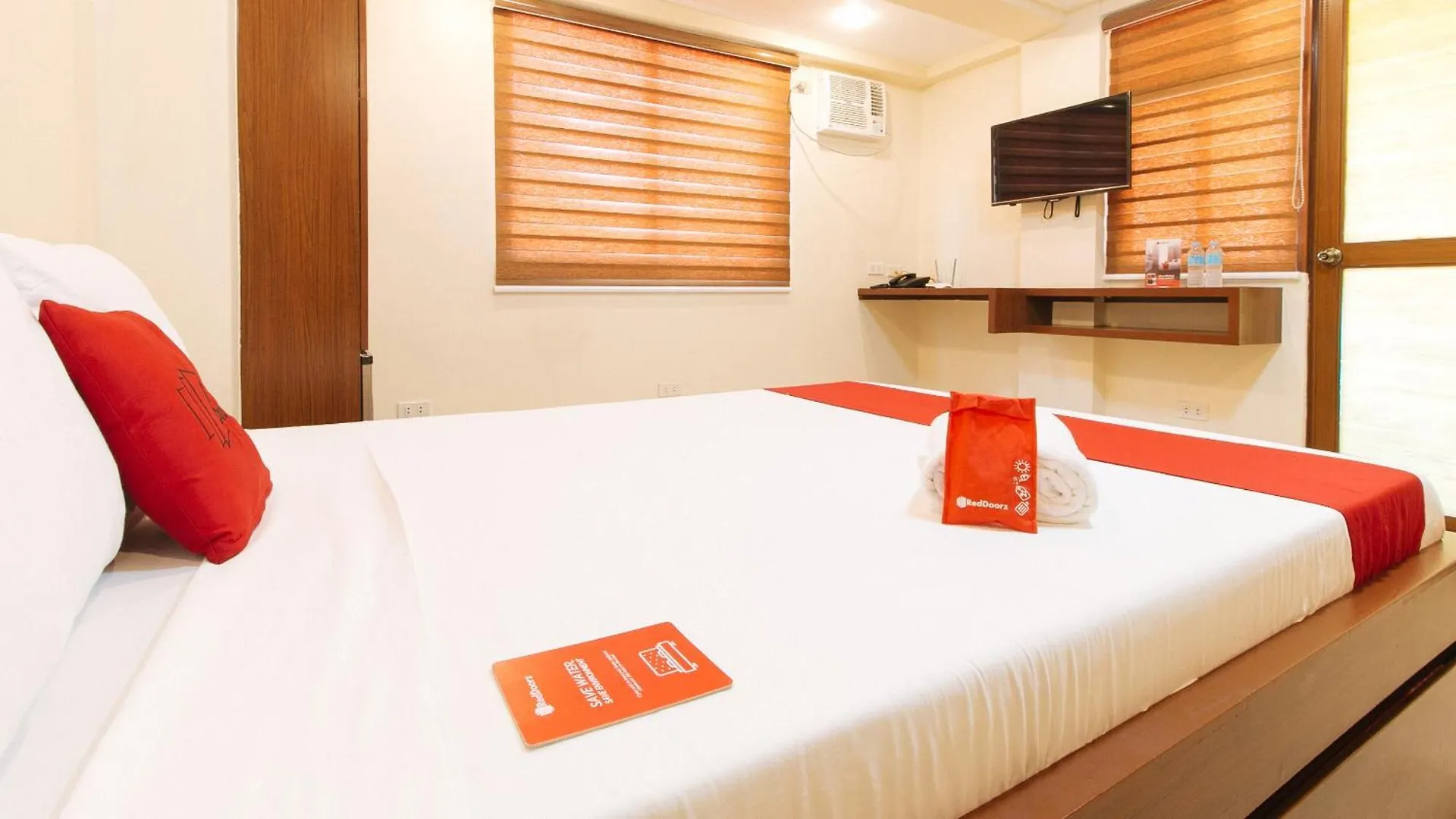 Reddoorz Plus Near Uptown Bgc Mall Тагиг