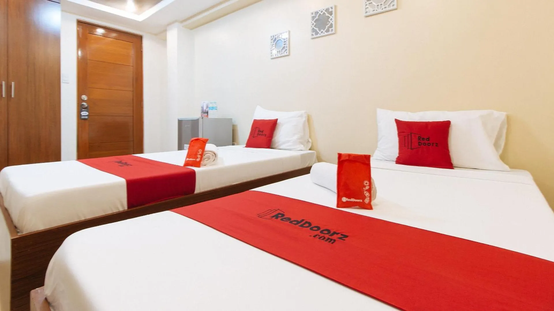 Reddoorz Plus Near Uptown Bgc Mall Taguig Philippines