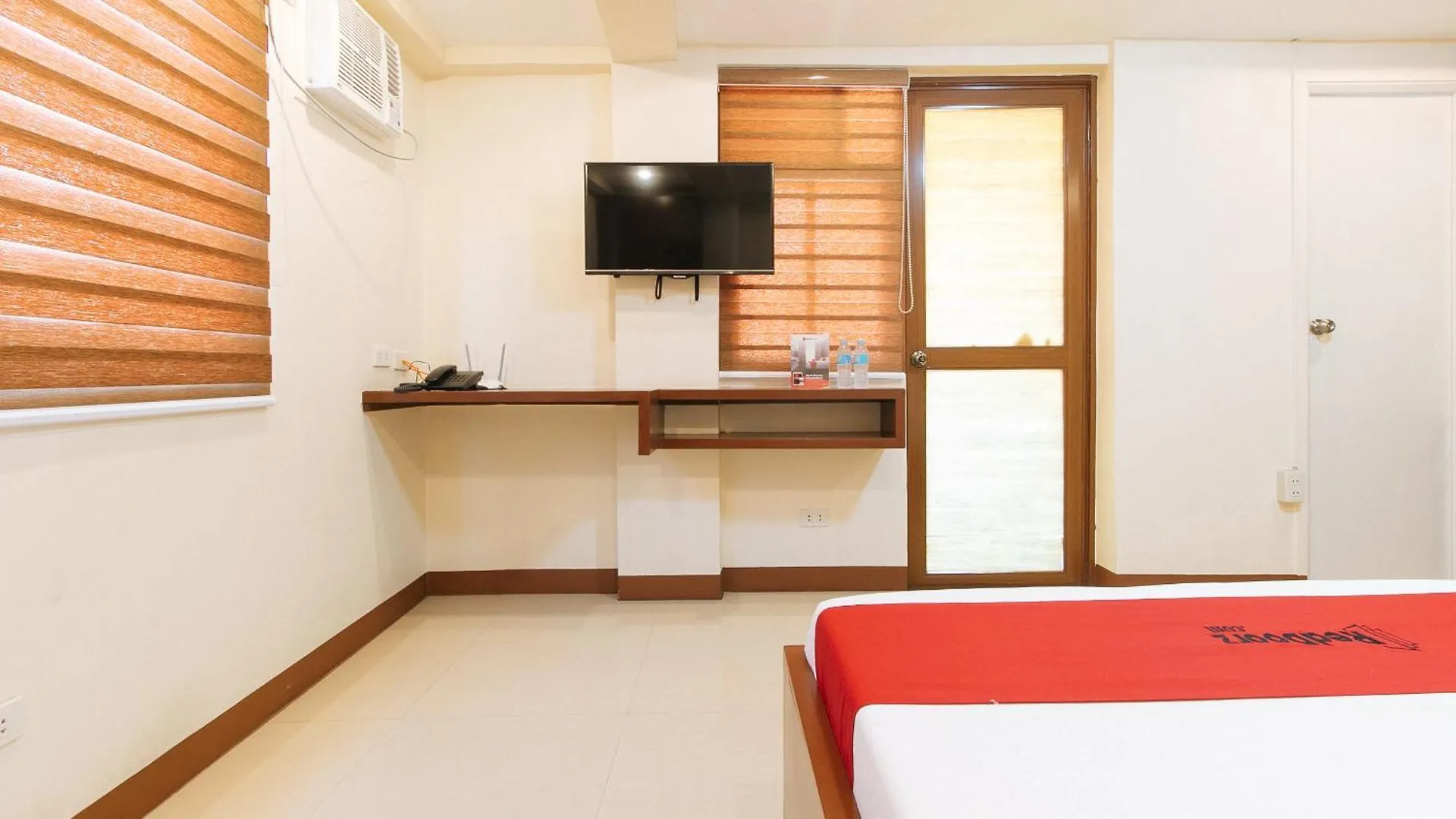 Reddoorz Plus Near Uptown Bgc Mall Taguig Hotel
