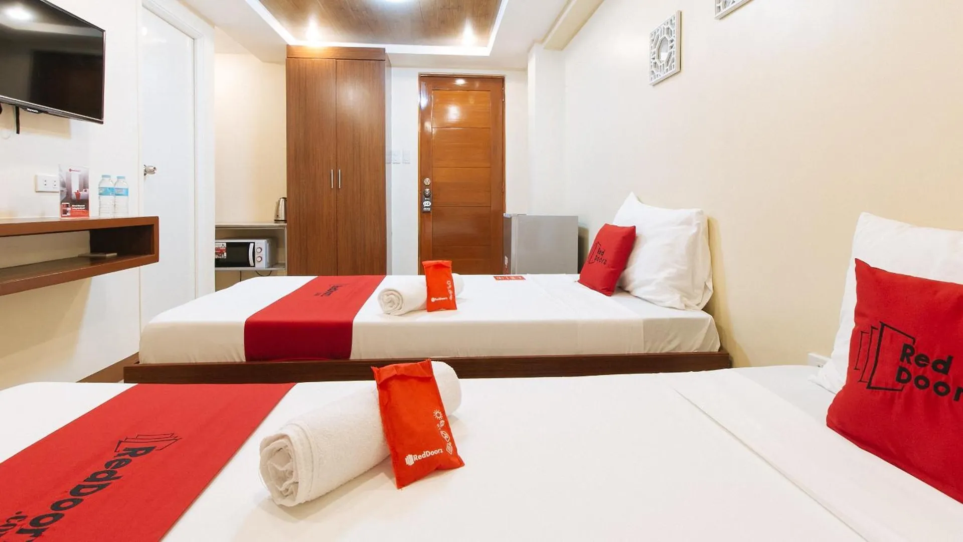 Reddoorz Plus Near Uptown Bgc Mall Taguig Hotel