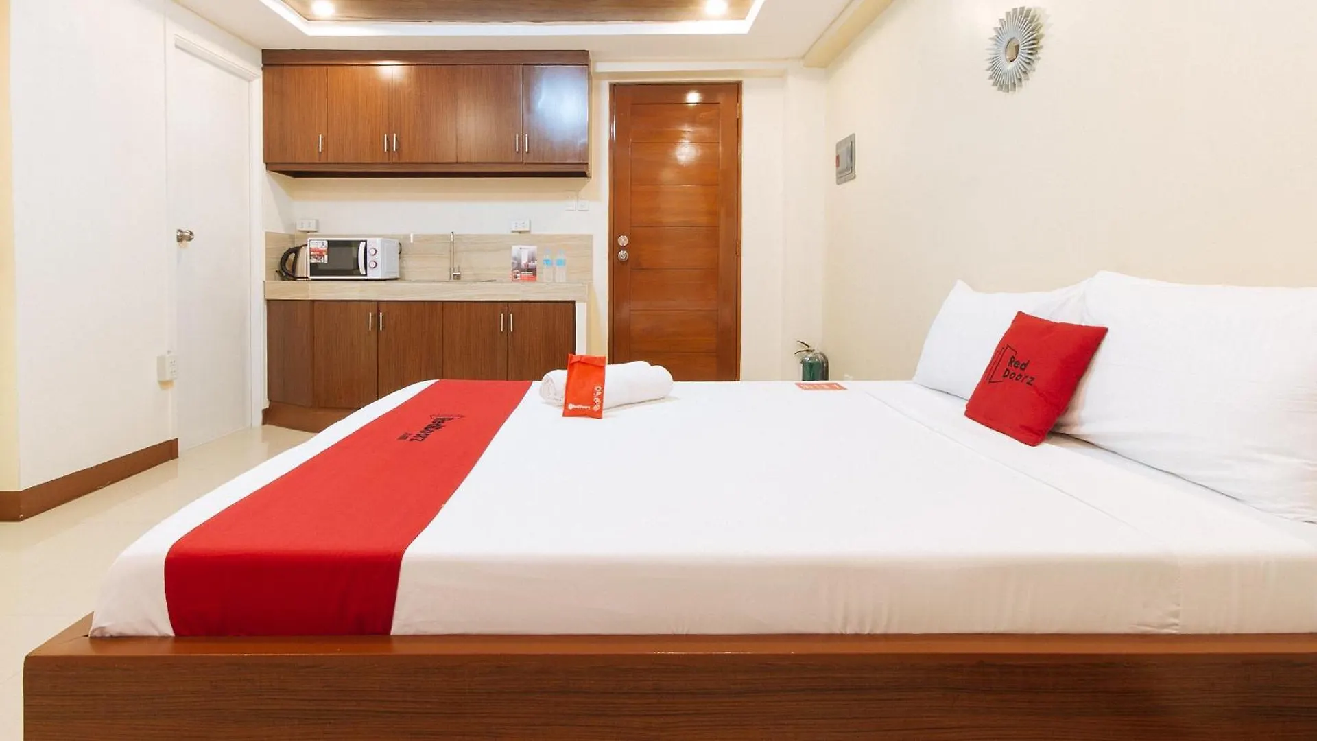 Reddoorz Plus Near Uptown Bgc Mall Taguig