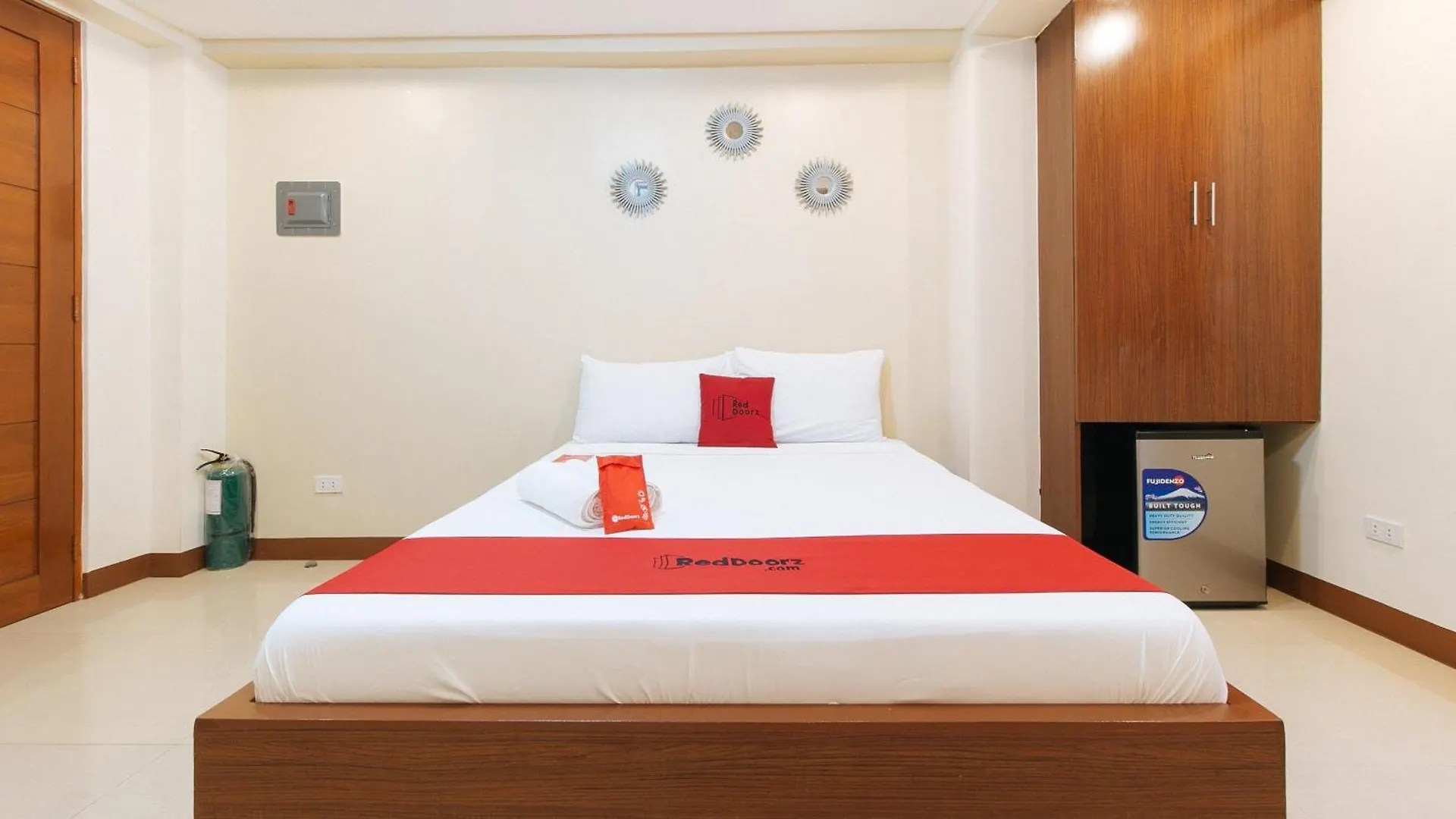 *** Hotel Reddoorz Plus Near Uptown Bgc Mall Taguig Philippines