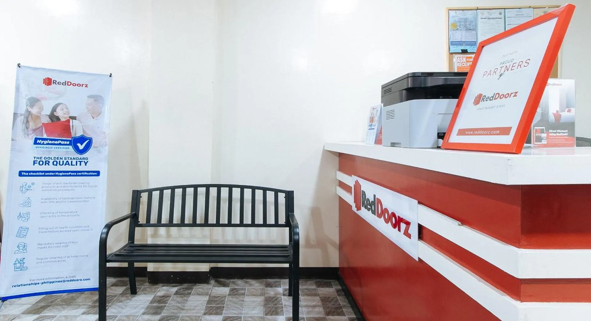 Reddoorz Plus Near Uptown Bgc Mall Taguig 3*,  Philippines