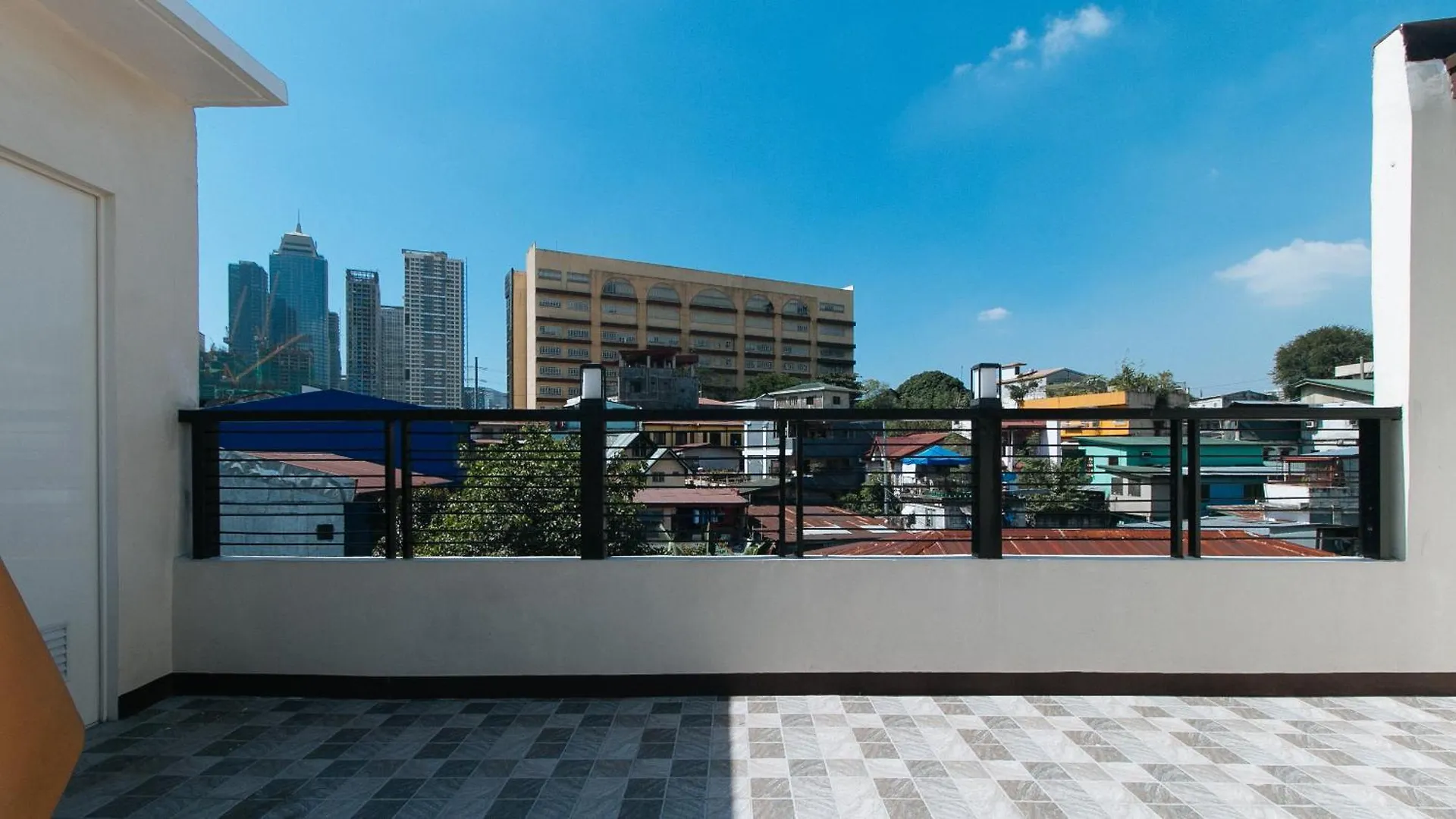 Hotel Reddoorz Plus Near Uptown Bgc Mall Taguig