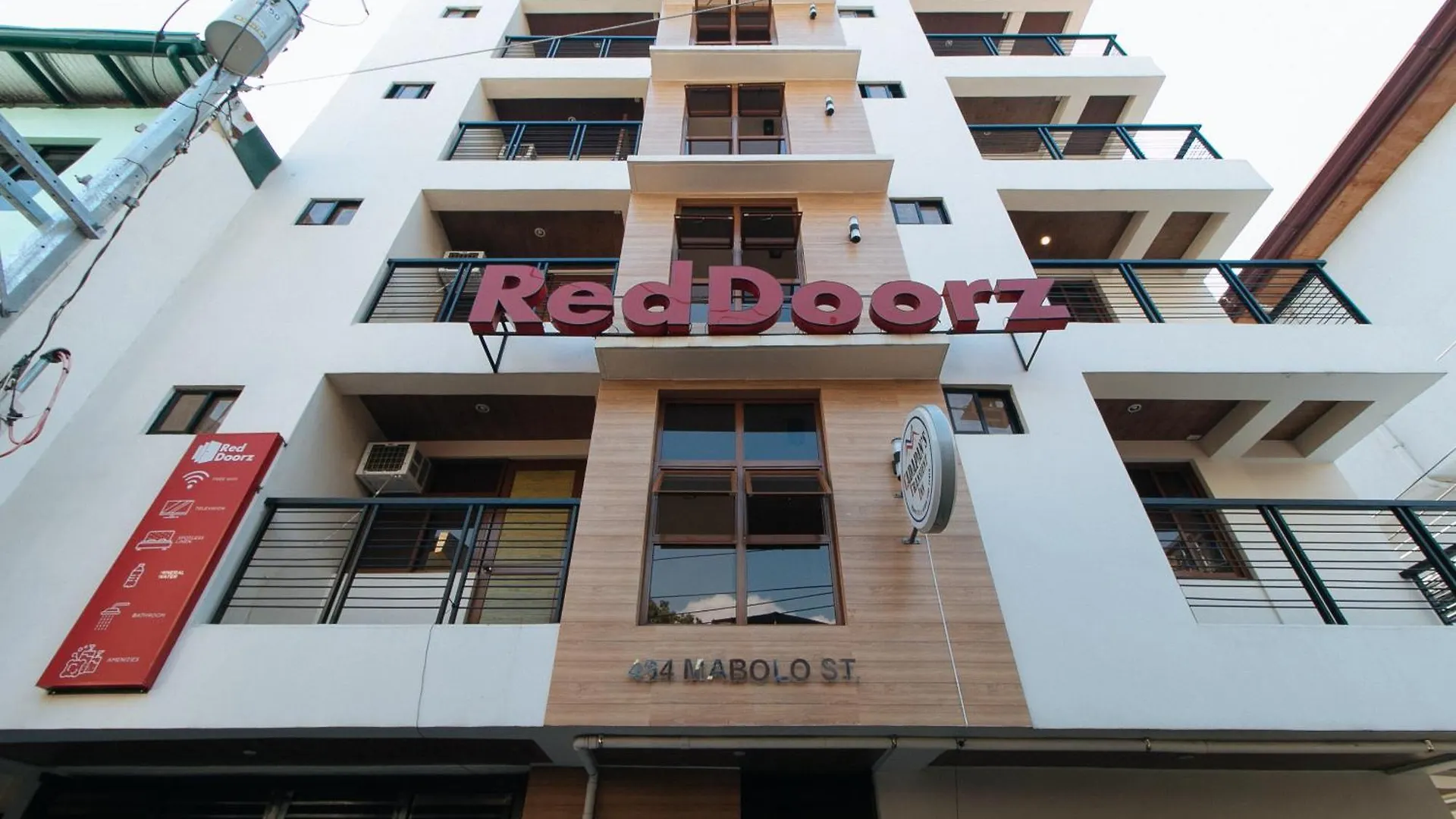 Reddoorz Plus Near Uptown Bgc Mall Taguig 3*,  Philippines